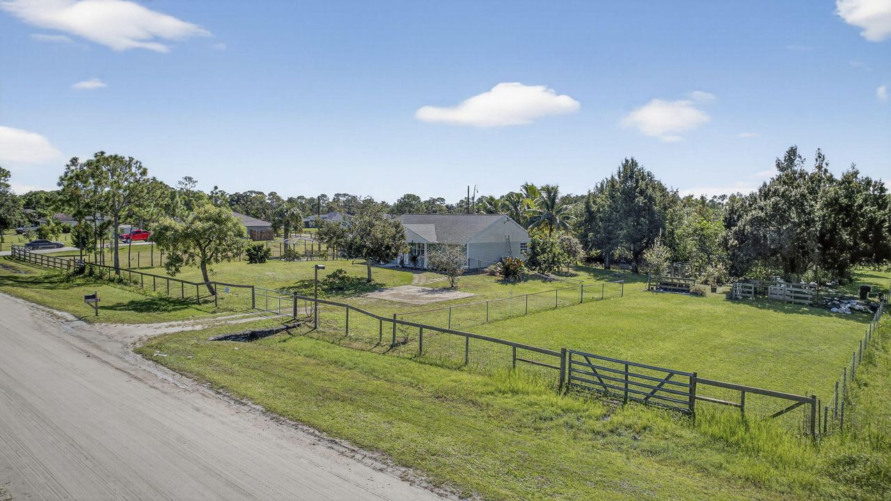 For Sale: $599,000 (4 beds, 2 baths, 1665 Square Feet)