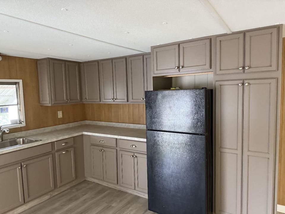 For Sale: $89,900 (2 beds, 2 baths, 12431 Square Feet)