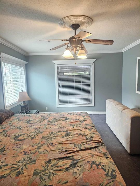 For Rent: $2,000 (2 beds, 1 baths, 1300 Square Feet)