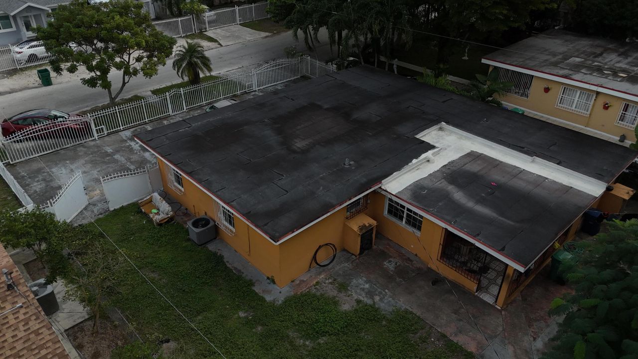 Active With Contract: $394,000 (2 beds, 1 baths, 1670 Square Feet)