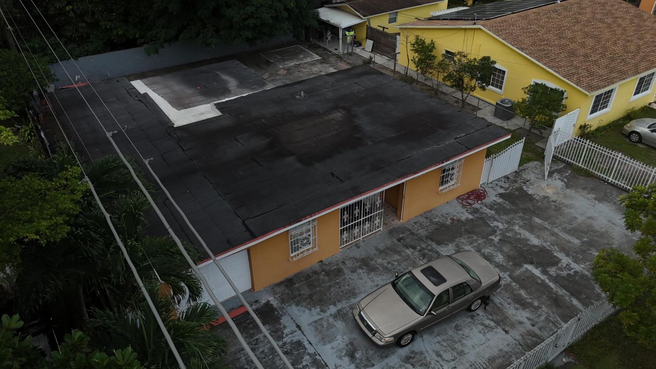 Active With Contract: $394,000 (2 beds, 1 baths, 1670 Square Feet)