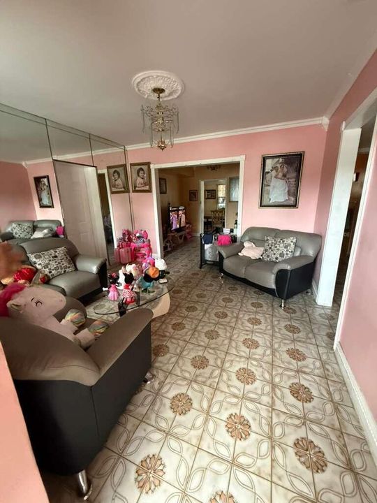 Active With Contract: $394,000 (2 beds, 1 baths, 1670 Square Feet)