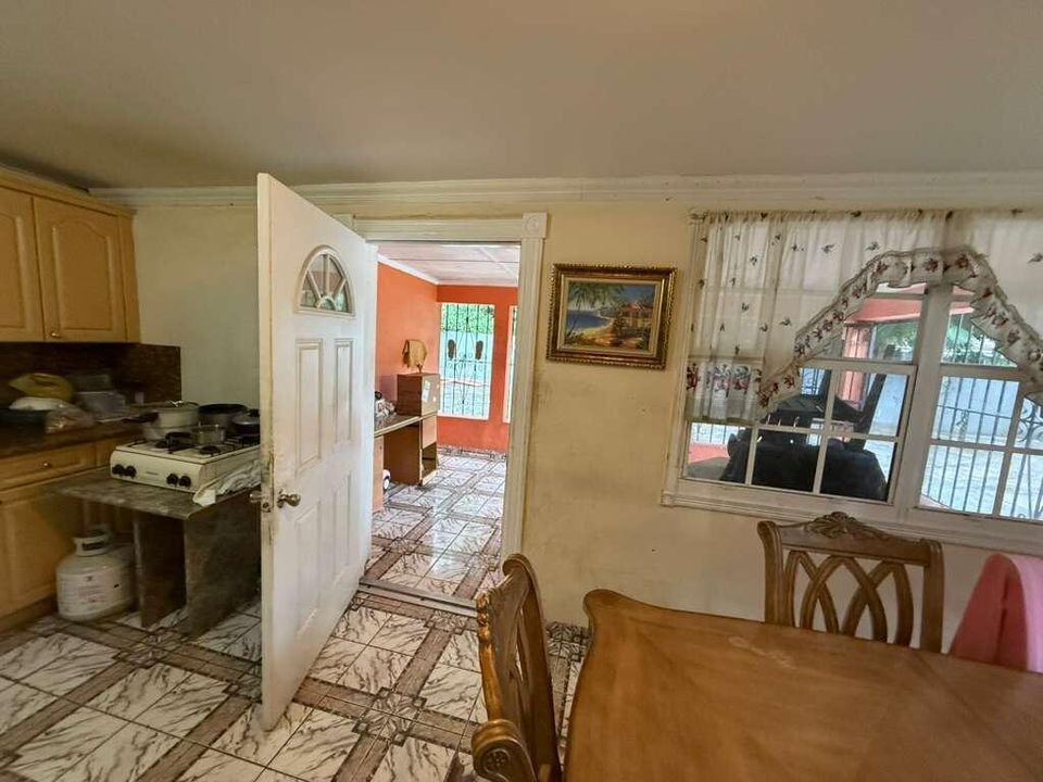 Active With Contract: $394,000 (2 beds, 1 baths, 1670 Square Feet)