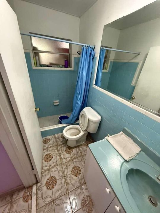 Active With Contract: $394,000 (2 beds, 1 baths, 1670 Square Feet)