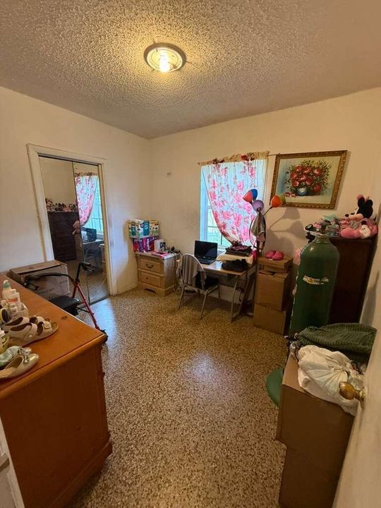 Active With Contract: $394,000 (2 beds, 1 baths, 1670 Square Feet)