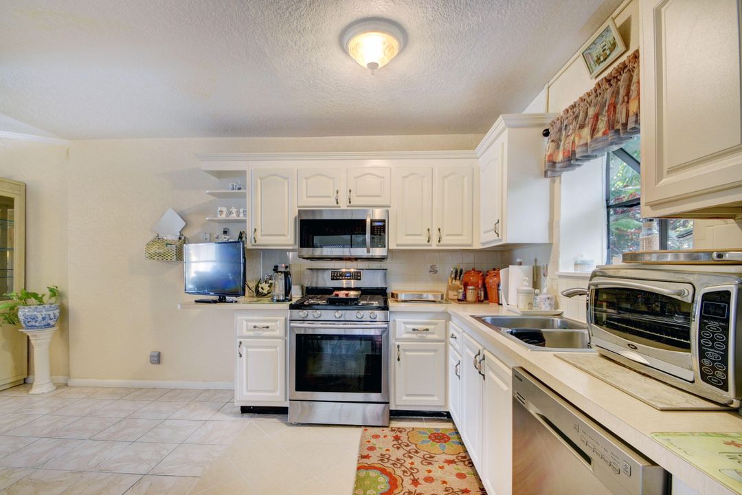 Active With Contract: $420,000 (3 beds, 2 baths, 1572 Square Feet)