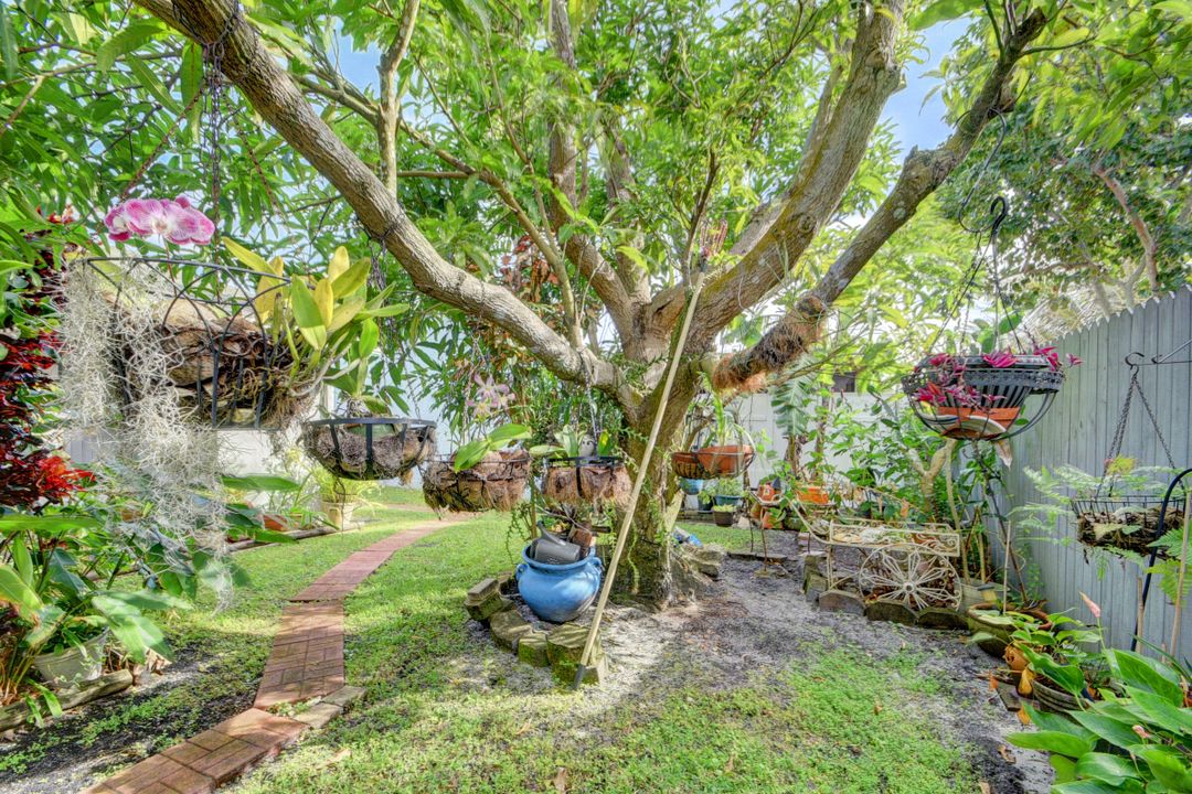 Active With Contract: $420,000 (3 beds, 2 baths, 1572 Square Feet)