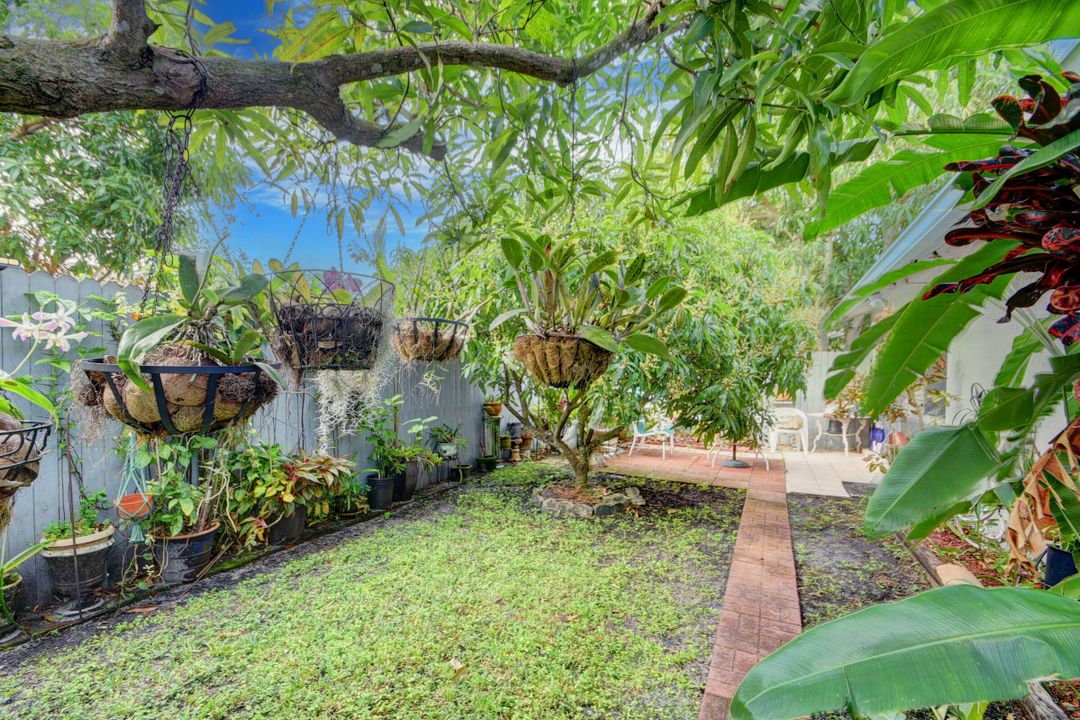 Active With Contract: $420,000 (3 beds, 2 baths, 1572 Square Feet)