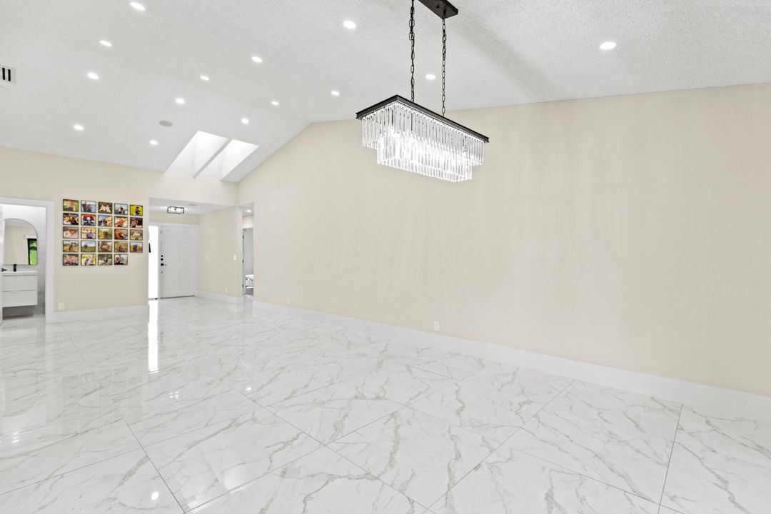 For Sale: $739,000 (3 beds, 3 baths, 1750 Square Feet)