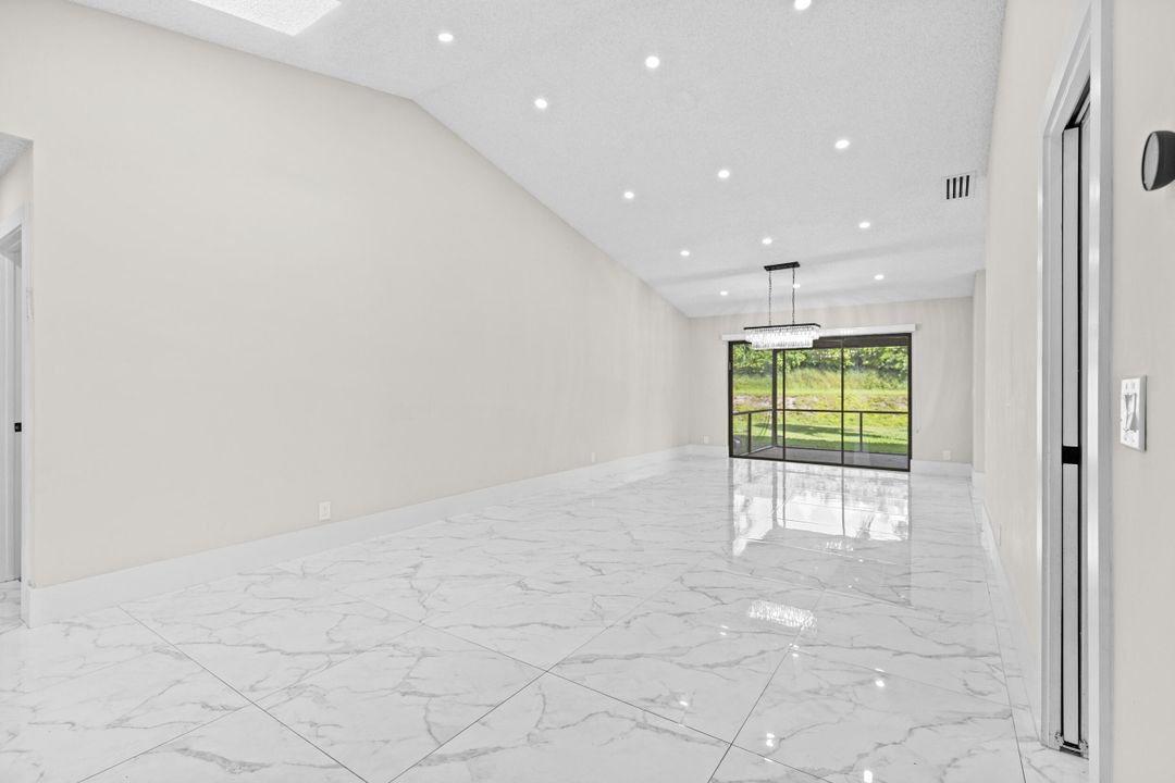 For Sale: $739,000 (3 beds, 3 baths, 1750 Square Feet)