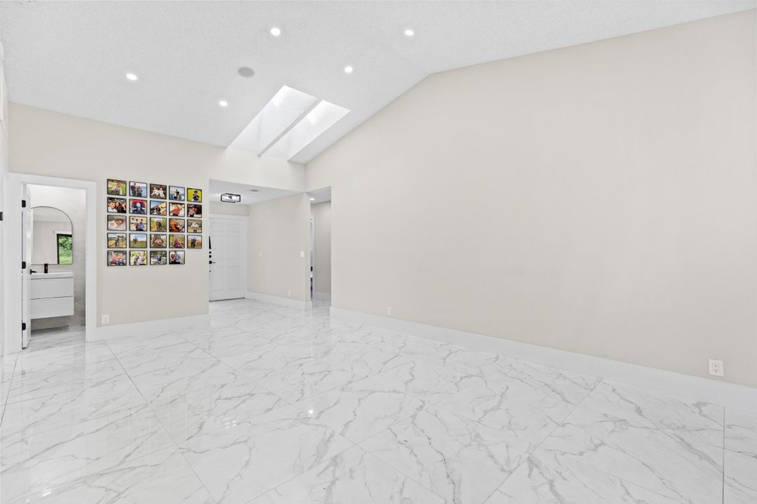 For Sale: $739,000 (3 beds, 3 baths, 1750 Square Feet)