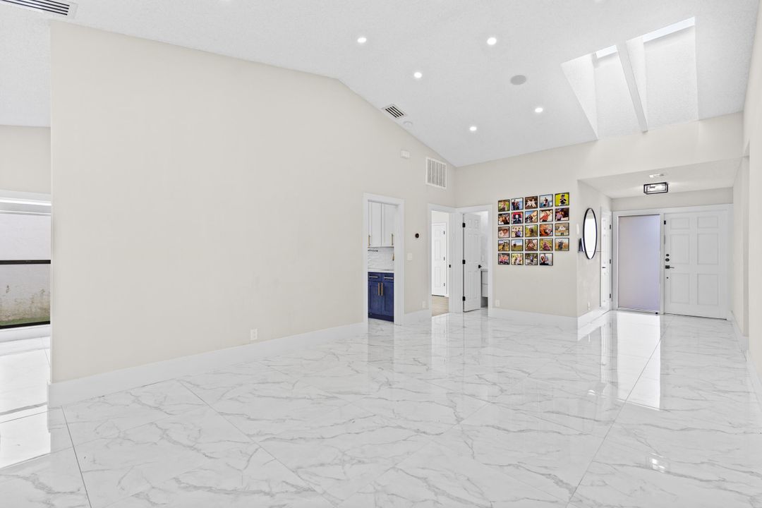 For Sale: $739,000 (3 beds, 3 baths, 1750 Square Feet)