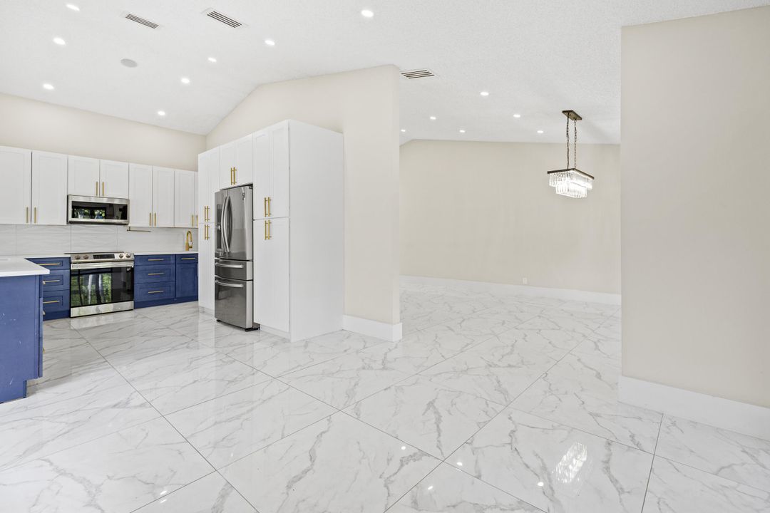 For Sale: $739,000 (3 beds, 3 baths, 1750 Square Feet)