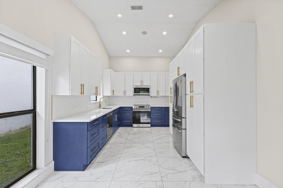 For Sale: $739,000 (3 beds, 3 baths, 1750 Square Feet)