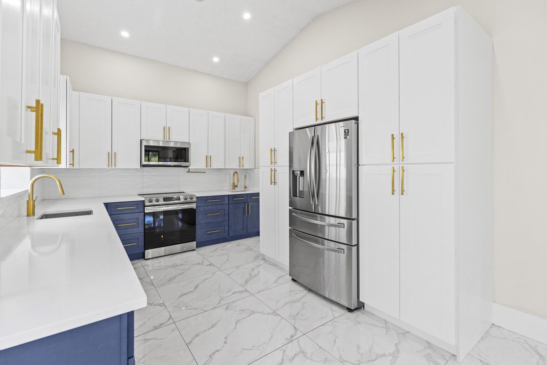 For Sale: $739,000 (3 beds, 3 baths, 1750 Square Feet)