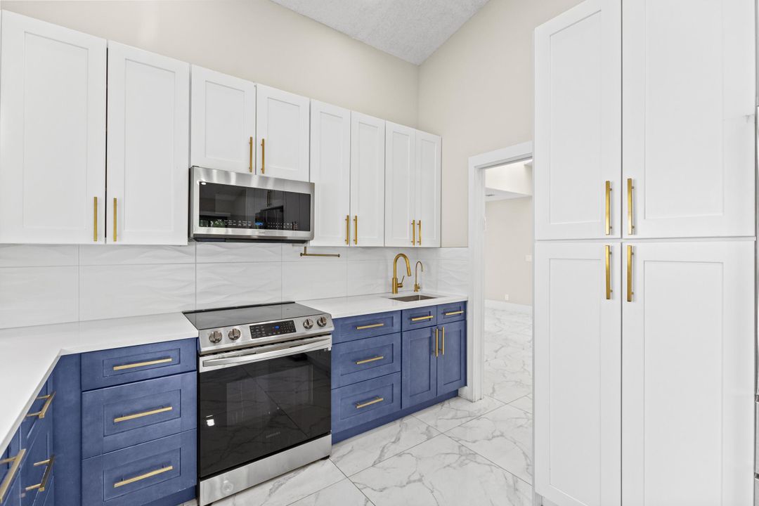 For Sale: $739,000 (3 beds, 3 baths, 1750 Square Feet)