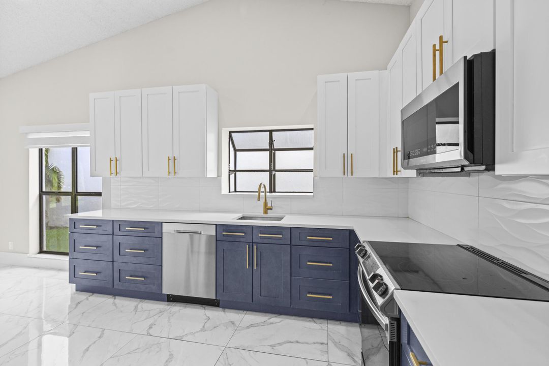 For Sale: $739,000 (3 beds, 3 baths, 1750 Square Feet)