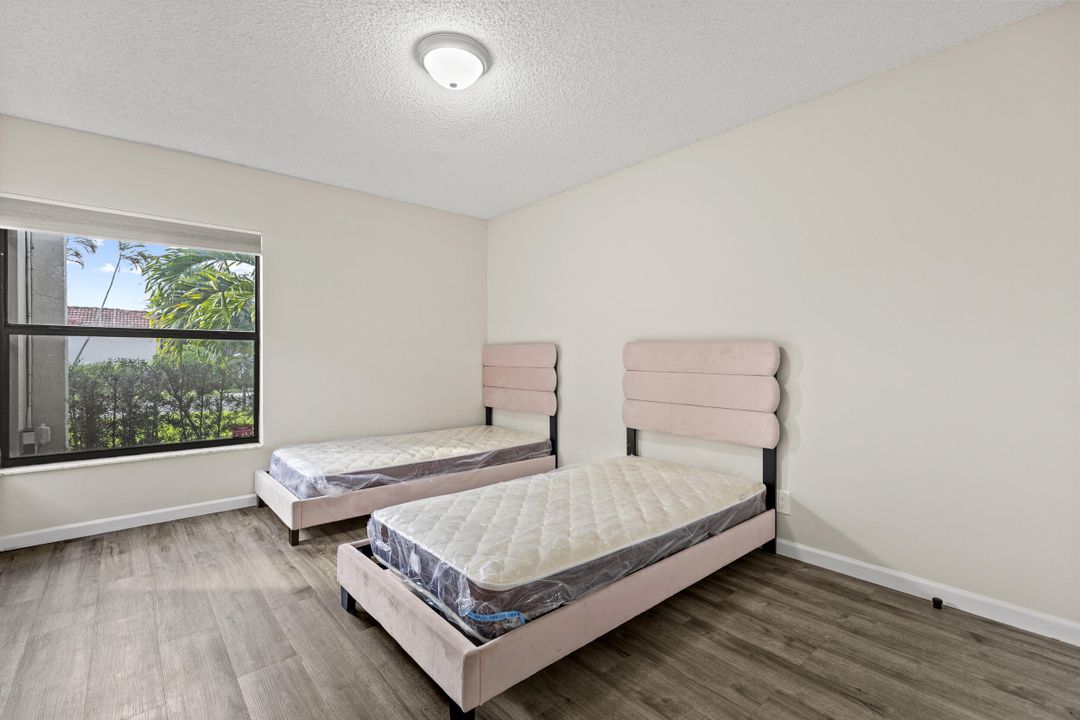 For Sale: $739,000 (3 beds, 3 baths, 1750 Square Feet)