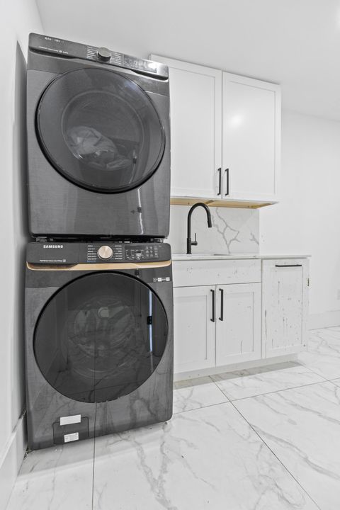 For Sale: $739,000 (3 beds, 3 baths, 1750 Square Feet)