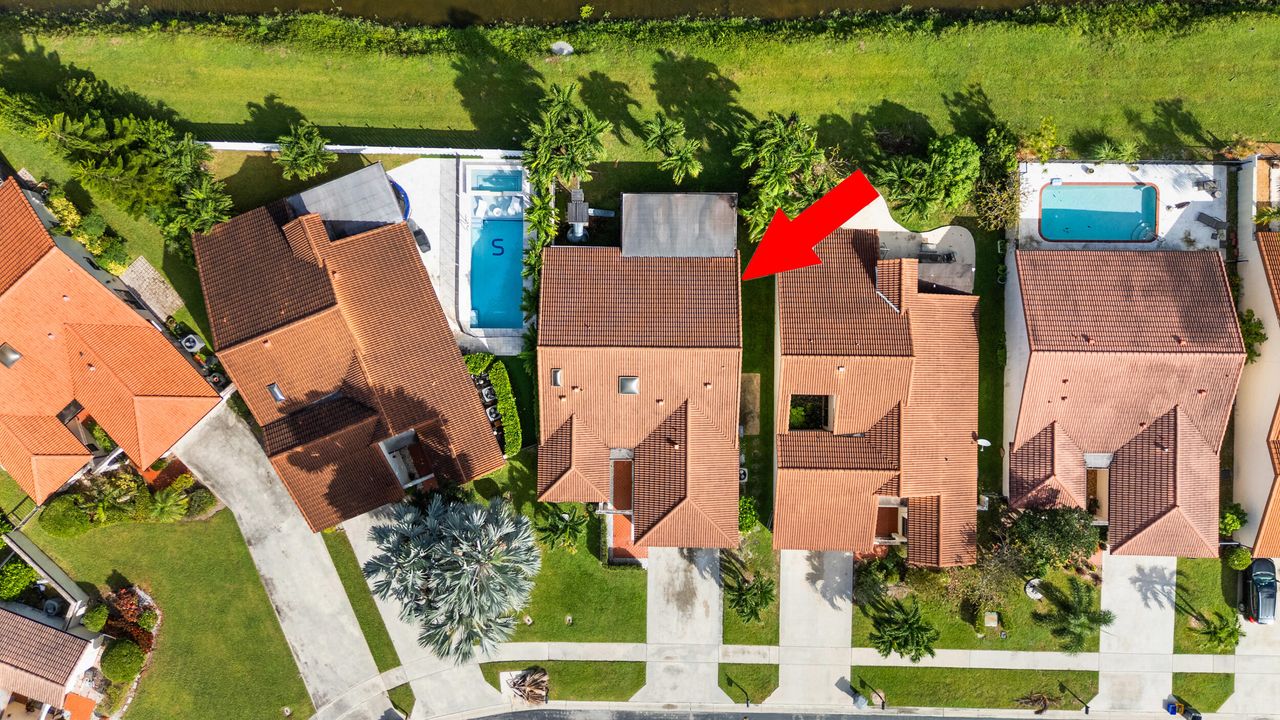 For Sale: $739,000 (3 beds, 3 baths, 1750 Square Feet)