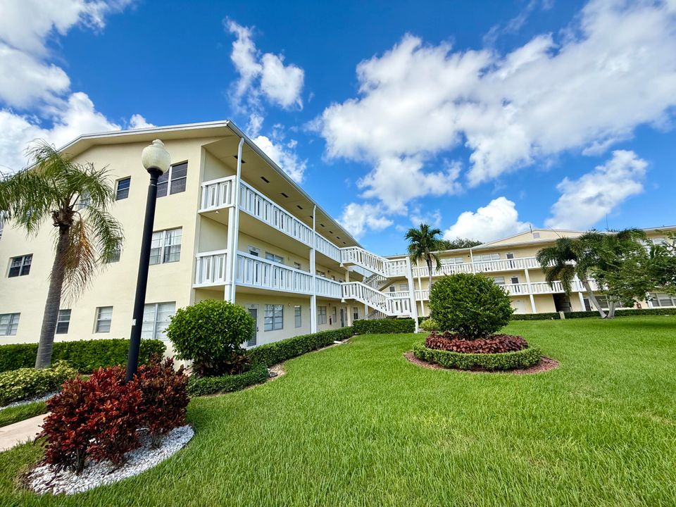 For Rent: $1,550 (2 beds, 1 baths, 840 Square Feet)