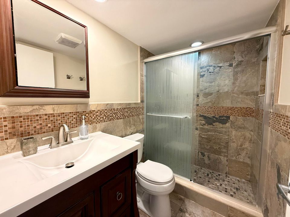 For Rent: $1,550 (2 beds, 1 baths, 840 Square Feet)