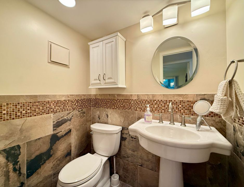 For Rent: $1,550 (2 beds, 1 baths, 840 Square Feet)