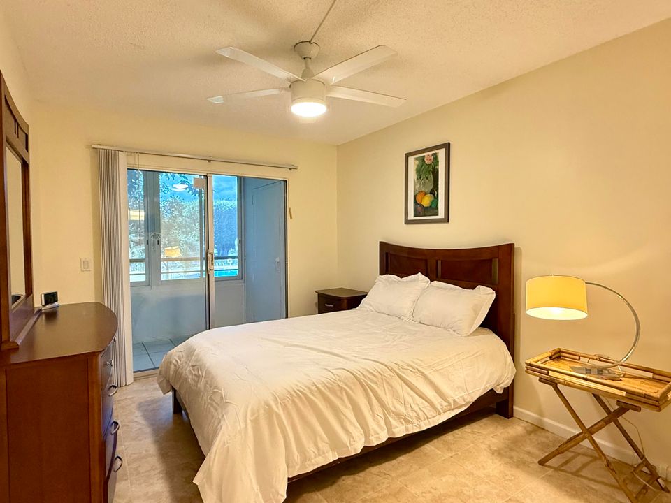 For Rent: $1,550 (2 beds, 1 baths, 840 Square Feet)