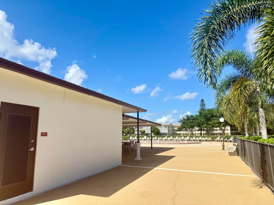 For Rent: $1,550 (2 beds, 1 baths, 840 Square Feet)