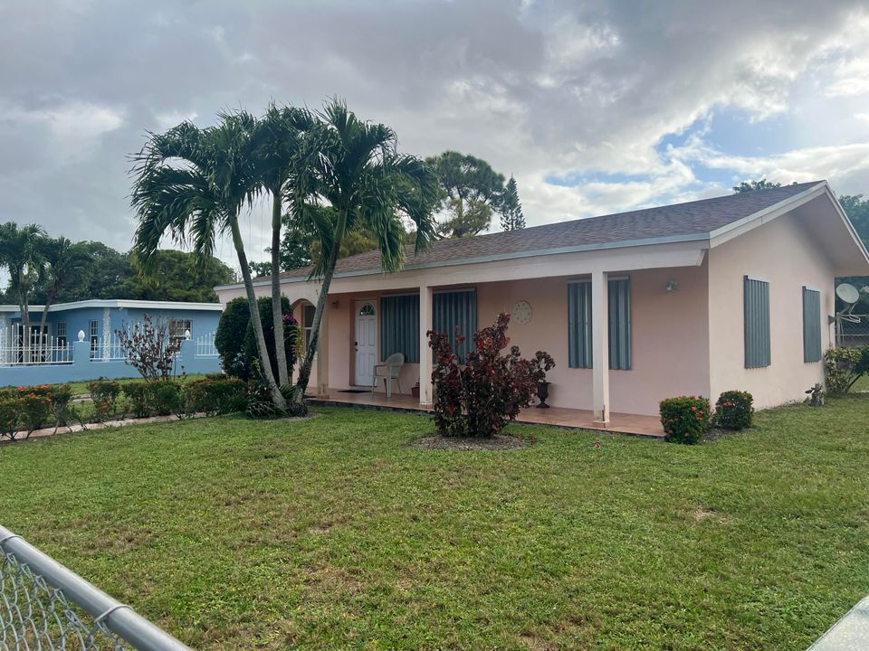 Active With Contract: $375,000 (3 beds, 1 baths, 864 Square Feet)