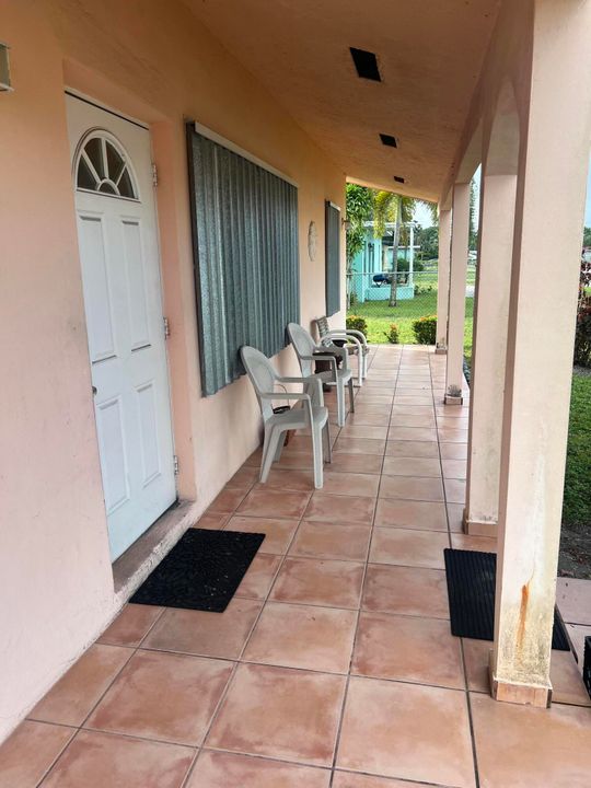 Active With Contract: $375,000 (3 beds, 1 baths, 864 Square Feet)