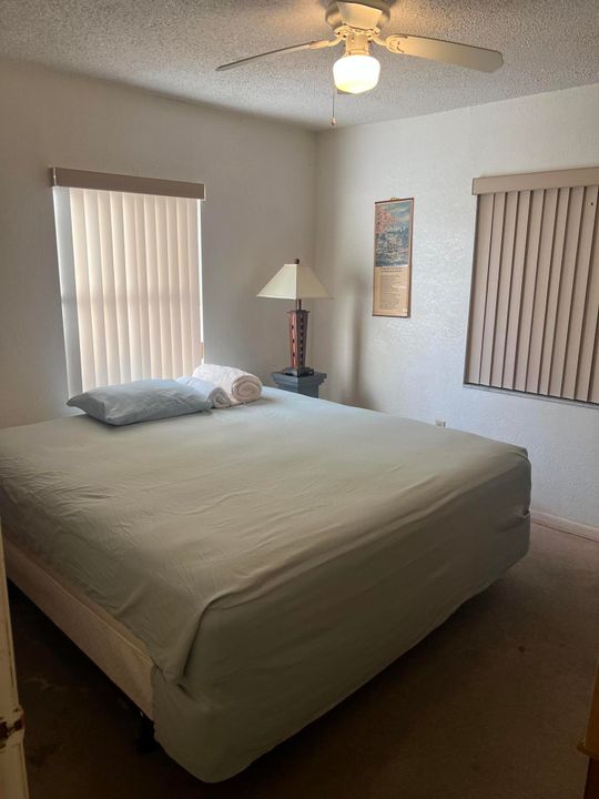 Active With Contract: $375,000 (3 beds, 1 baths, 864 Square Feet)