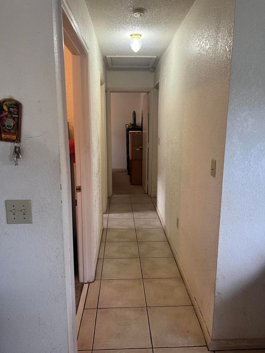 Active With Contract: $375,000 (3 beds, 1 baths, 864 Square Feet)