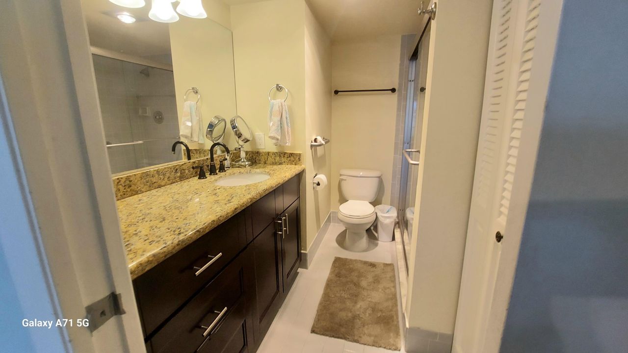 For Rent: $1,800 (2 beds, 2 baths, 916 Square Feet)