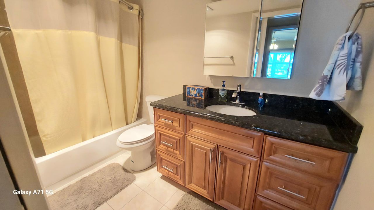 For Rent: $1,800 (2 beds, 2 baths, 916 Square Feet)