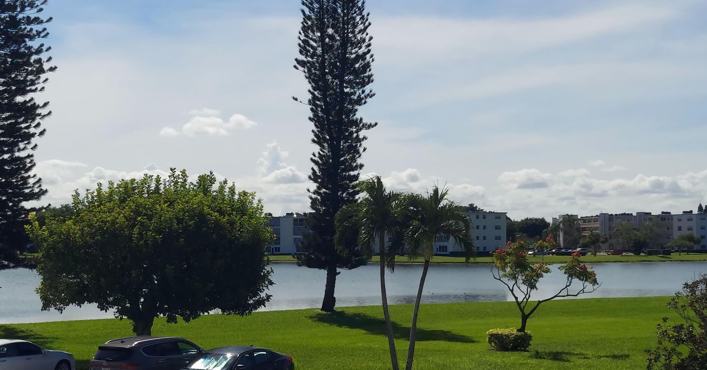 For Rent: $1,800 (2 beds, 2 baths, 916 Square Feet)