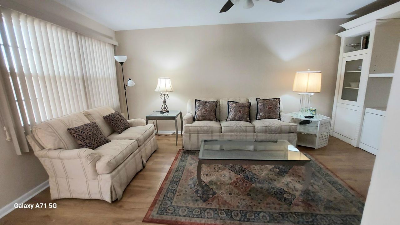 For Rent: $1,800 (2 beds, 2 baths, 916 Square Feet)