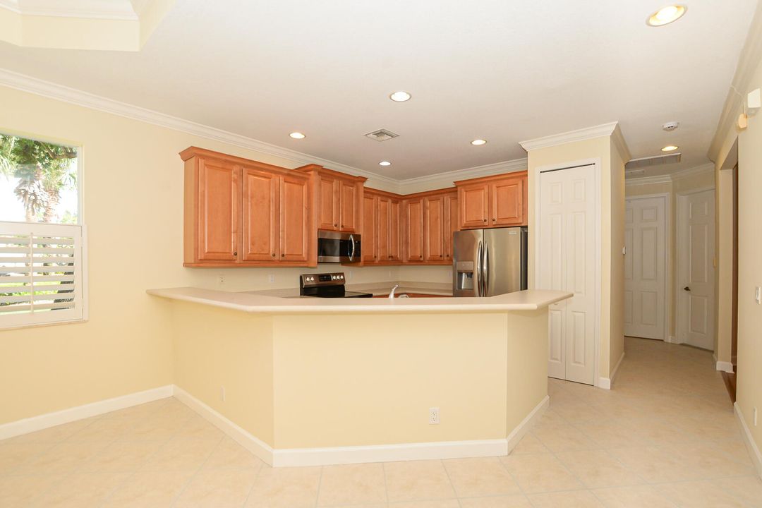 Active With Contract: $2,400 (2 beds, 2 baths, 1751 Square Feet)