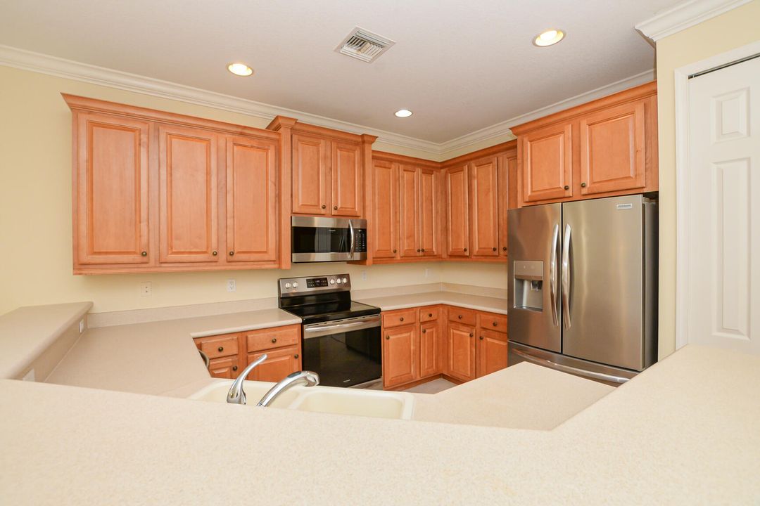 Active With Contract: $2,400 (2 beds, 2 baths, 1751 Square Feet)