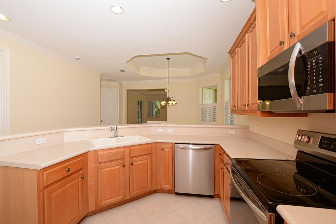 Active With Contract: $2,400 (2 beds, 2 baths, 1751 Square Feet)