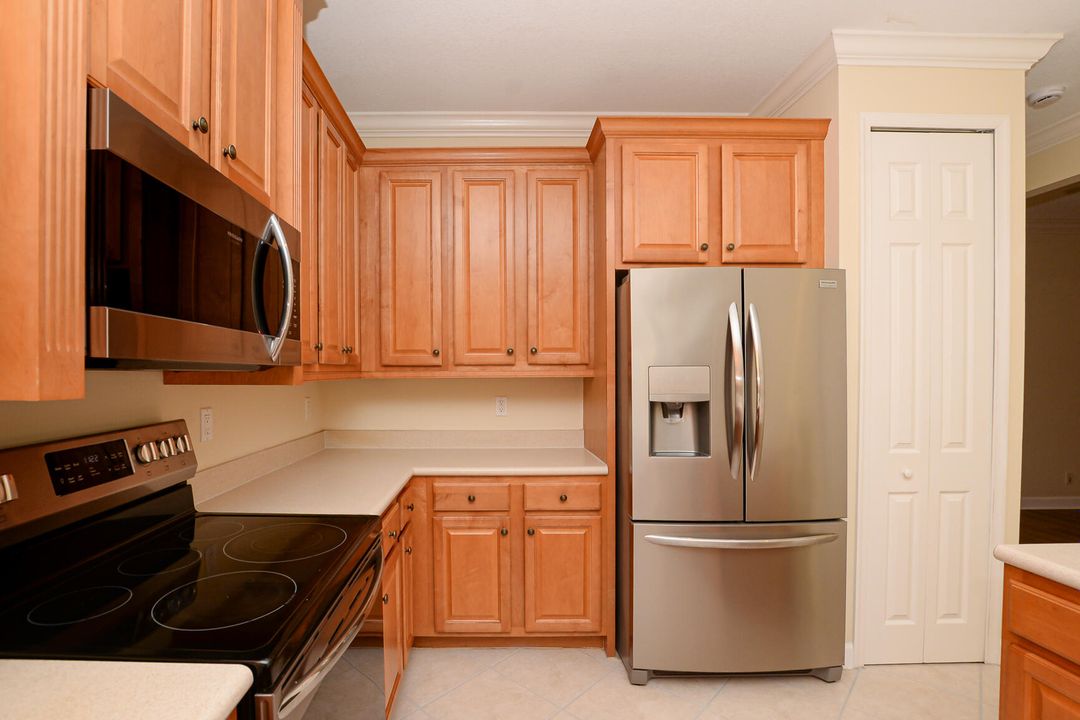 Active With Contract: $2,400 (2 beds, 2 baths, 1751 Square Feet)