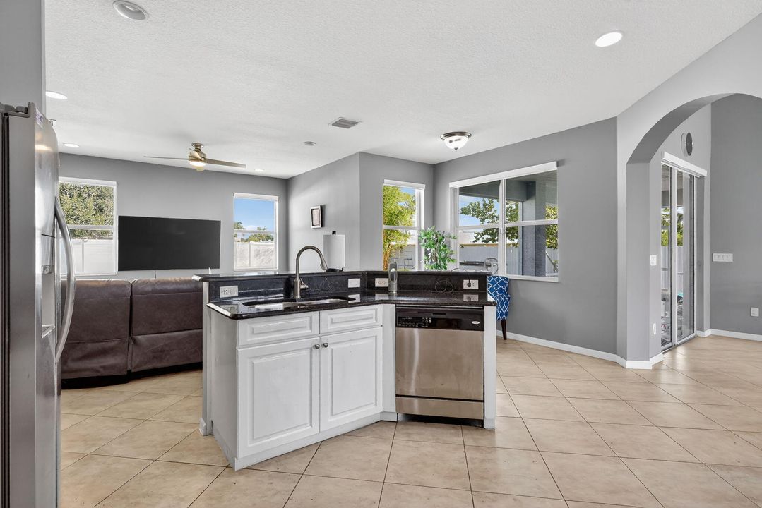 For Sale: $415,000 (3 beds, 2 baths, 1820 Square Feet)