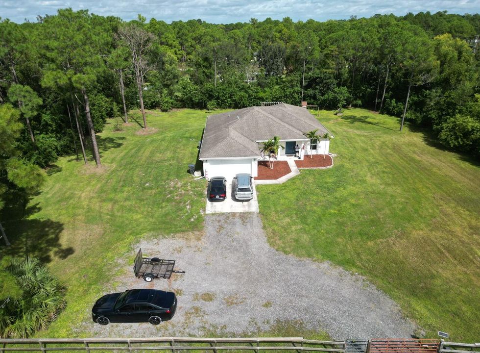 合同活跃: $685,000 (4 贝兹, 2 浴室, 2173 平方英尺)