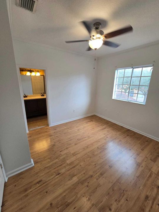 Под контрактом: $2,875 (3 спален, 2 ванн, 1404 Квадратных фут)