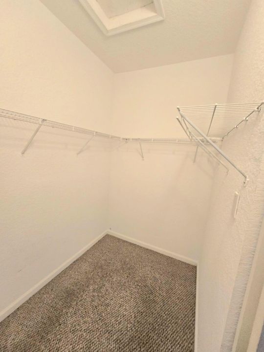 Под контрактом: $2,875 (3 спален, 2 ванн, 1404 Квадратных фут)