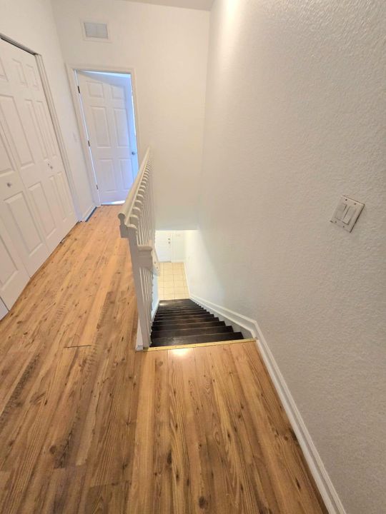 Под контрактом: $2,875 (3 спален, 2 ванн, 1404 Квадратных фут)