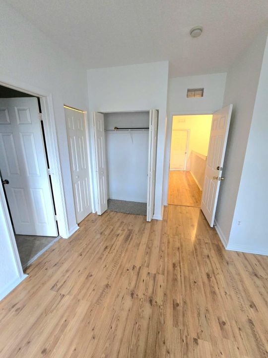 Под контрактом: $2,875 (3 спален, 2 ванн, 1404 Квадратных фут)