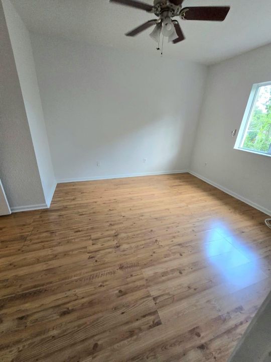 Под контрактом: $2,875 (3 спален, 2 ванн, 1404 Квадратных фут)