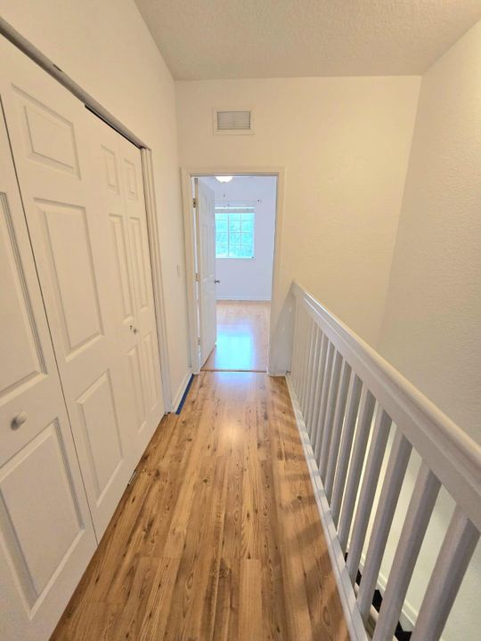 Под контрактом: $2,875 (3 спален, 2 ванн, 1404 Квадратных фут)