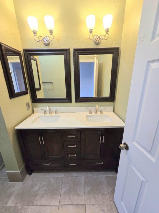 Под контрактом: $2,875 (3 спален, 2 ванн, 1404 Квадратных фут)